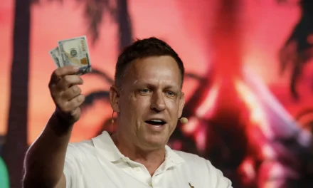 Tra apocalisse e storia: perché le accuse di Peter Thiel al Papa non reggono