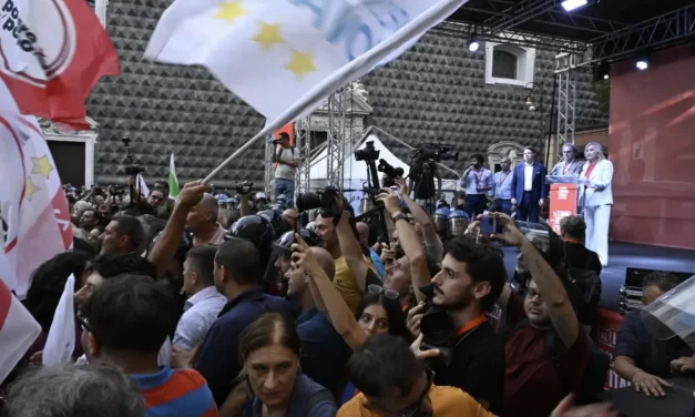 Il dissenso che interrompe e il Campo largo che non risponde