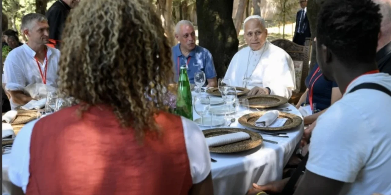 Leone XIV alla mensa degli ultimi
