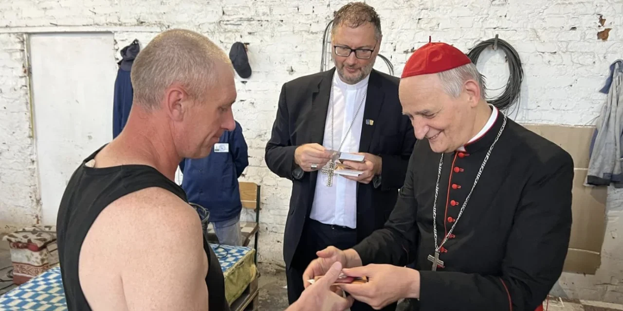 Il Papa invia il cardinale Zuppi dai prigionieri russi