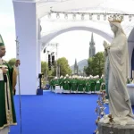 Leone XIV a Lourdes: un mese di Rosario per la pace. L’appello del Papa perché cessino le guerre