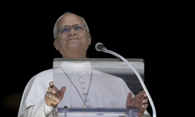 Stipendi in Vaticano, il caso che non c’è: perché i media cercano lo strappo tra Leone XIV e Francesco