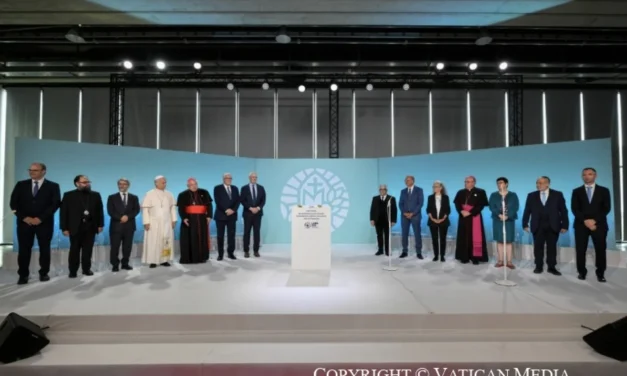 Leone XIV a Metz con i leader religiosi: «Usare il nome di Dio per la violenza è una profanazione». L’appello per la pace