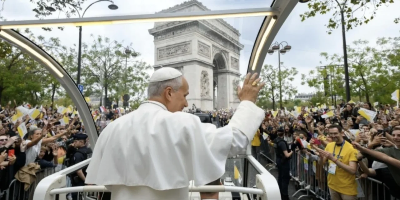Leone XIV in Place de la Concorde: «Nessuno è un numero». La sete di Dio nel cuore di Parigi