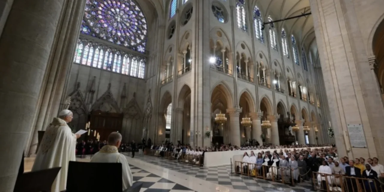 Leone XIV a Notre-Dame: «Una cattedrale senza liturgia perde l’anima». Il Papa al clero di Francia