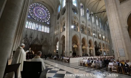 Leone XIV a Notre-Dame: «Una cattedrale senza liturgia perde l’anima». Il Papa al clero di Francia