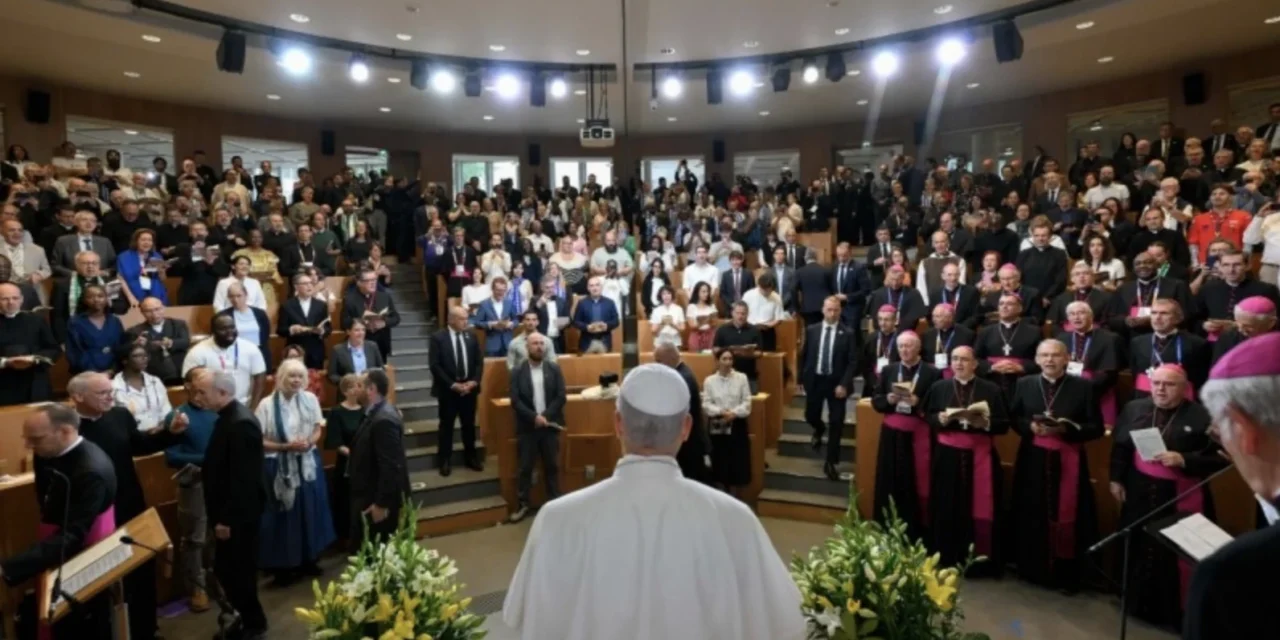 Leone XIV ai catecumeni di Francia: «Una Chiesa in stato di iniziazione». Contro il vuoto dopo il Battesimo