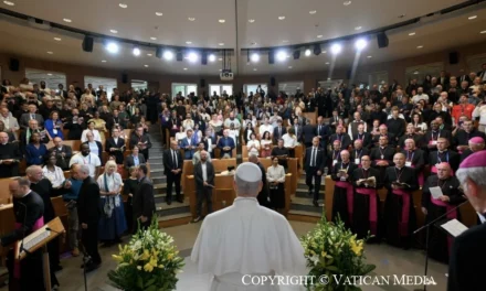 Leone XIV ai catecumeni di Francia: «Una Chiesa in stato di iniziazione». Contro il vuoto dopo il Battesimo