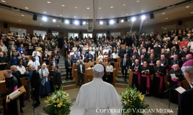 Leone XIV ai catecumeni di Francia: «Una Chiesa in stato di iniziazione». Contro il vuoto dopo il Battesimo