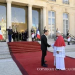 Leone XIV all’Eliseo: giusta laicità, vita e pace contro il «paradiso delle macchine»