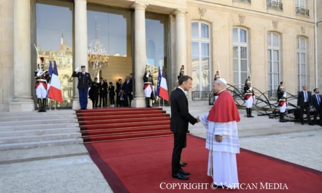 Leone XIV all’Eliseo: giusta laicità, vita e pace contro il «paradiso delle macchine»