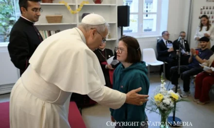 Leone XIV alla Maison Bakhita: «I poveri sono la carne di Cristo»