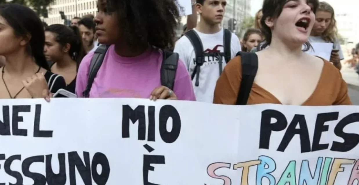 Italia più razzista? Quando la politica trasforma la paura in consenso