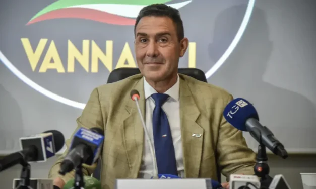 Vannacci e il futuro con la retromarcia