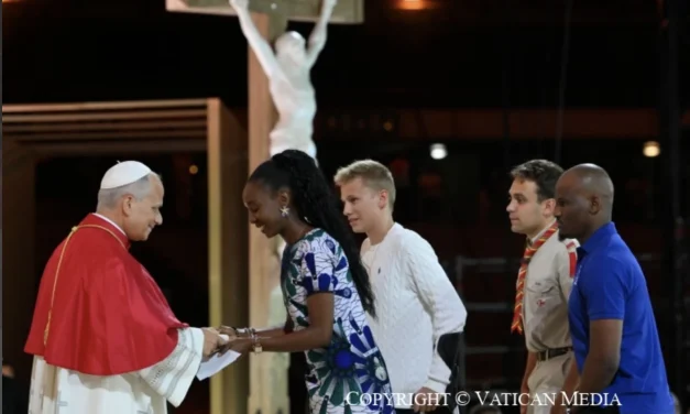 Leone XIV allo Stade de France: «Voi siete i santi di Francia». Evita, tendi, combatti: la sfida ai giovani