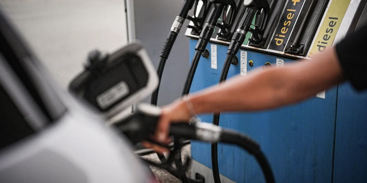 Gasolio, salta lo sconto sulle accise: l’ennesima beffa per chi deve fare il pieno