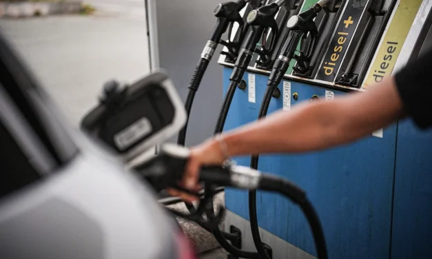 Gasolio, salta lo sconto sulle accise: l’ennesima beffa per chi deve fare il pieno