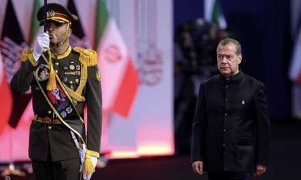 Medvedev e la pace sotto minaccia: il dialogo comincia dove finisce l’ultimatum