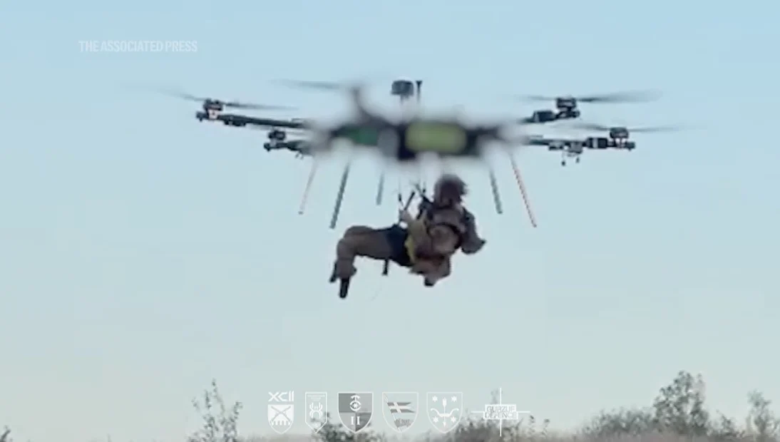 Ucraina, un drone evacua un soldato ferito: la tecnologia che salva