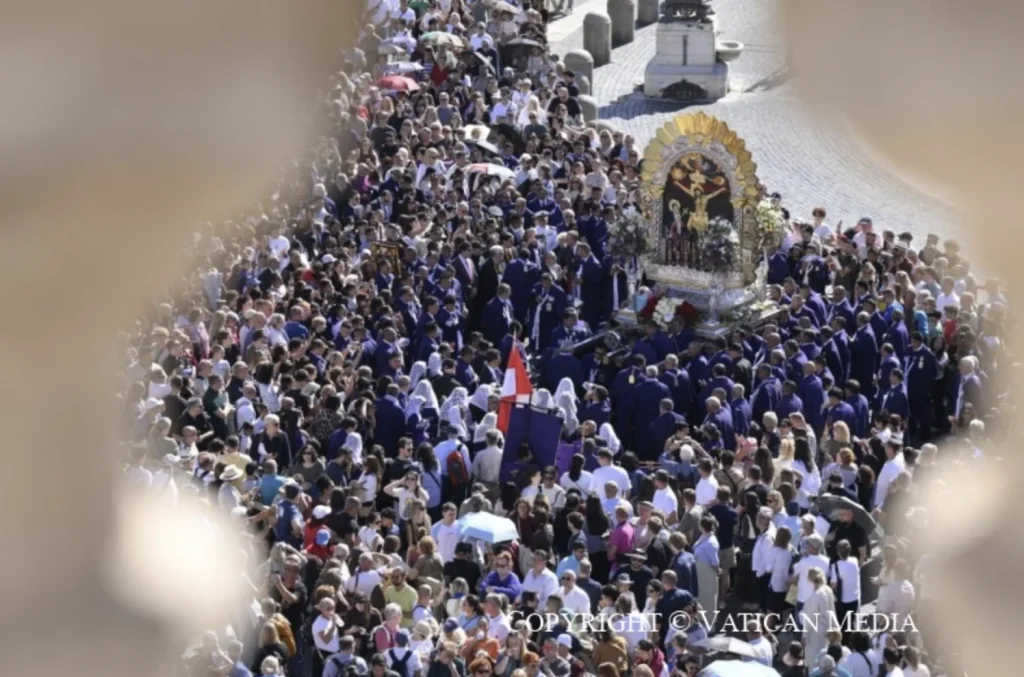 Papa Leone XIV si ricovera per operarsi. Ha un nodulo al polmone, ben localizzato e in fase iniziale 1 fedeli al angelus