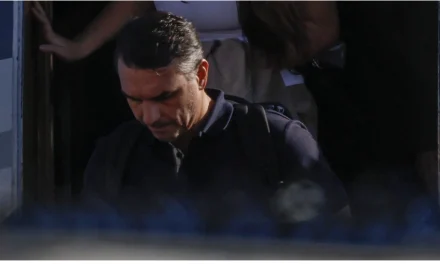 Flávio Bolsonaro in Florida: la fuga dopo la sconfitta e l’inchiesta sui fondi del film su Jair