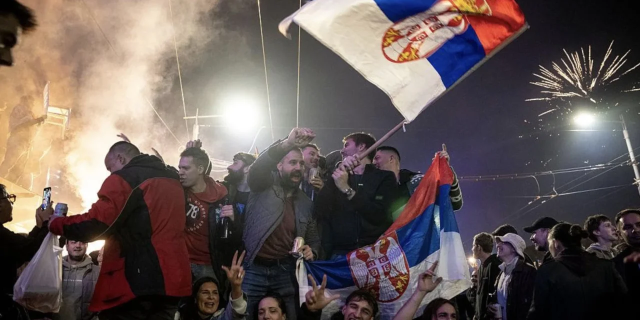 Serbia, gli studenti vincono le elezioni: i social e la forza dei giovani mettono fine a 14 anni di potere di Vučić