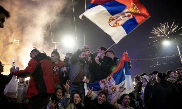 Serbia, gli studenti vincono le elezioni: i social e la forza dei giovani mettono fine a 14 anni di potere di Vučić
