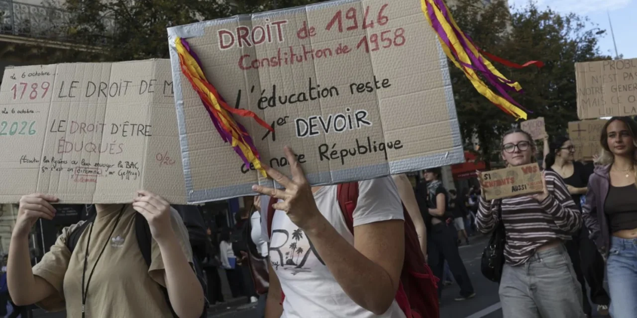 Francia, studenti in piazza: Trump accusa l’Islam, ma la scuola chiede risposte