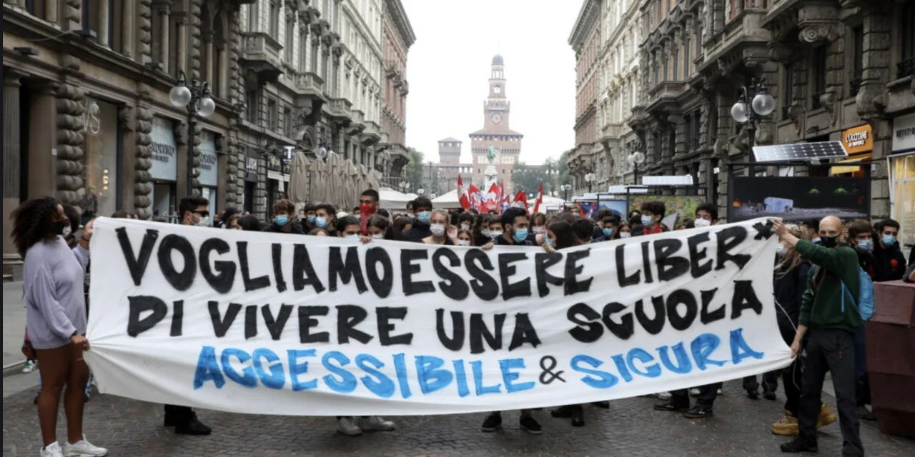 Proteste studentesche e scontri a Torino: la scuola merita più della rabbia