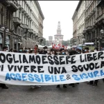 Proteste studentesche e scontri a Torino: la scuola merita più della rabbia