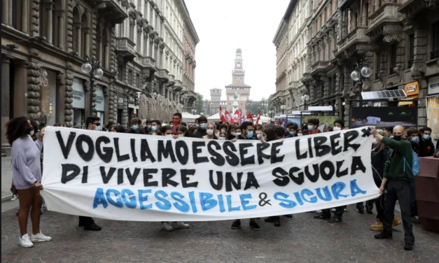 Proteste studentesche e scontri a Torino: la scuola merita più della rabbia