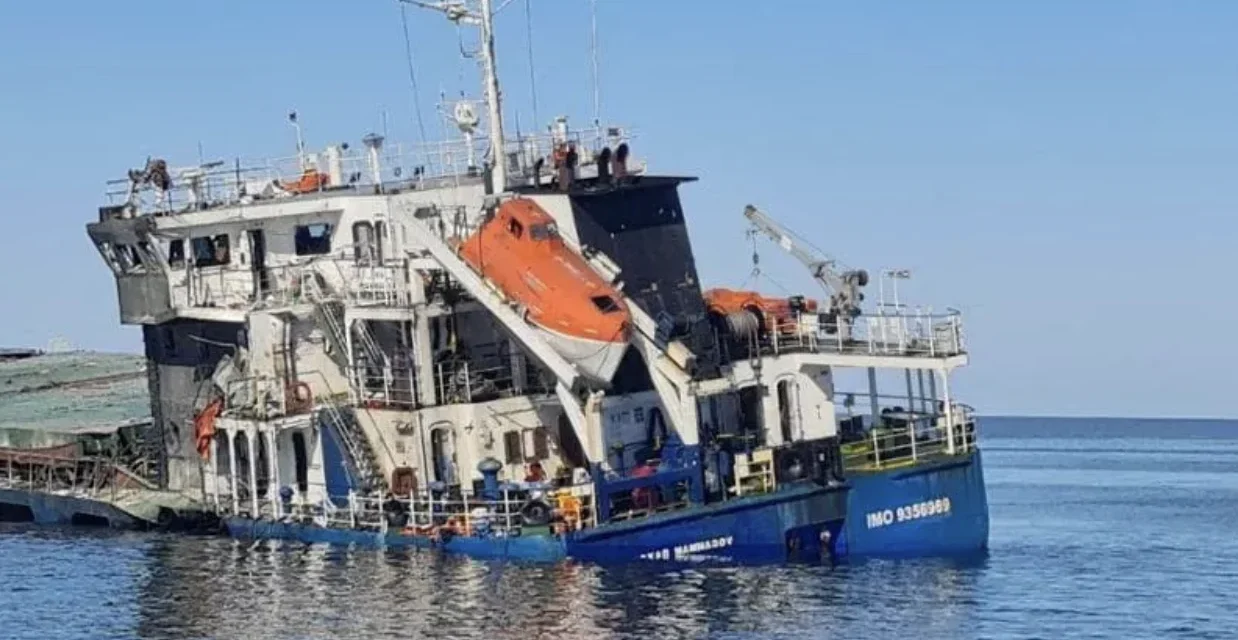 Mar Nero, mercantili colpiti e marinai dispersi: la guerra assedia le rotte del pane