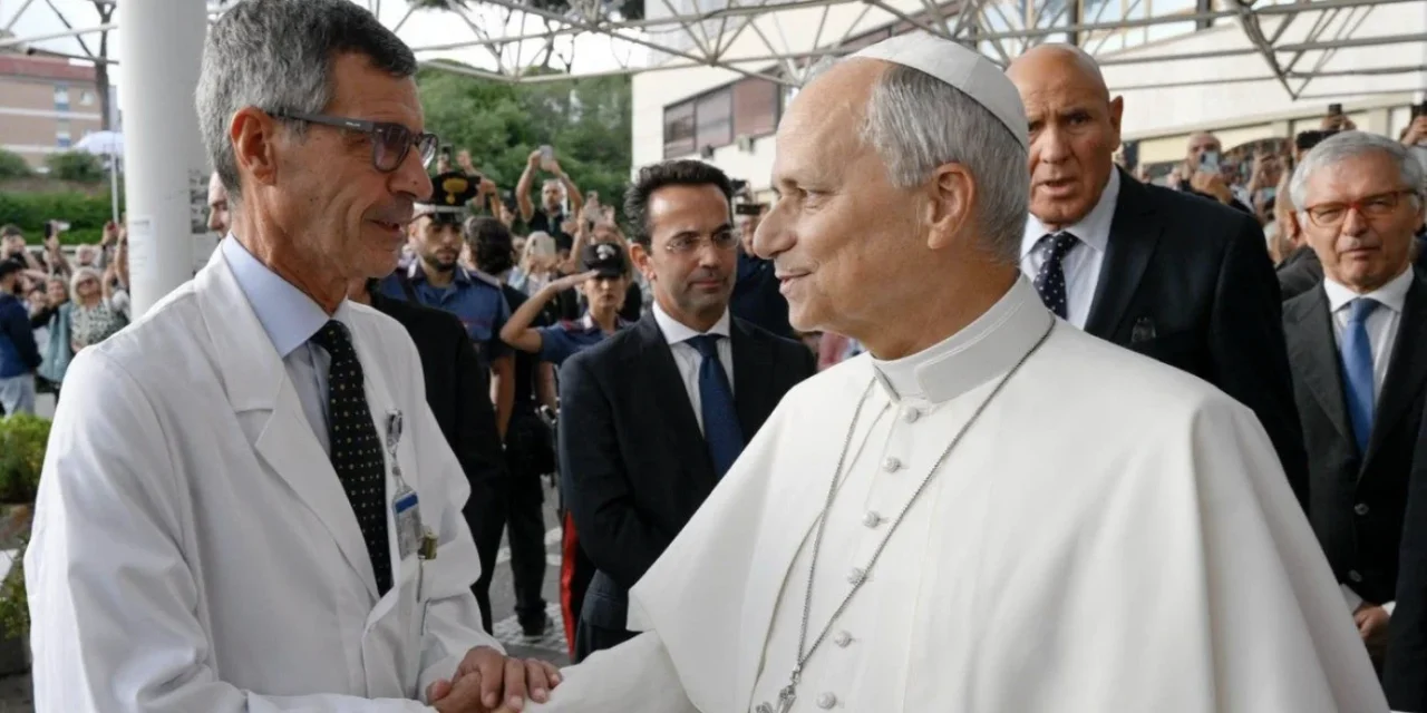Il chirurgo di Leone XIV: «Non ci sono motivi clinici per rinunciare al viaggio in Sud America» 