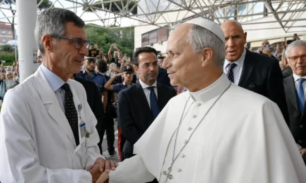 Il chirurgo di Leone XIV: «Non ci sono motivi clinici per rinunciare al viaggio in Sud America» 