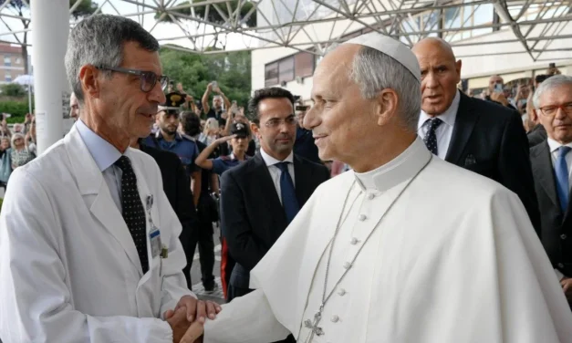 Il chirurgo di Leone XIV: «Non ci sono motivi clinici per rinunciare al viaggio in Sud America» 