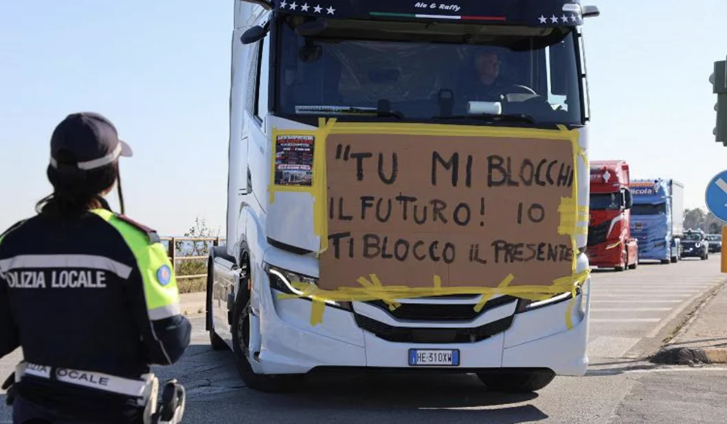 Napoli a secco, il Sud scopre quanto costa aspettare