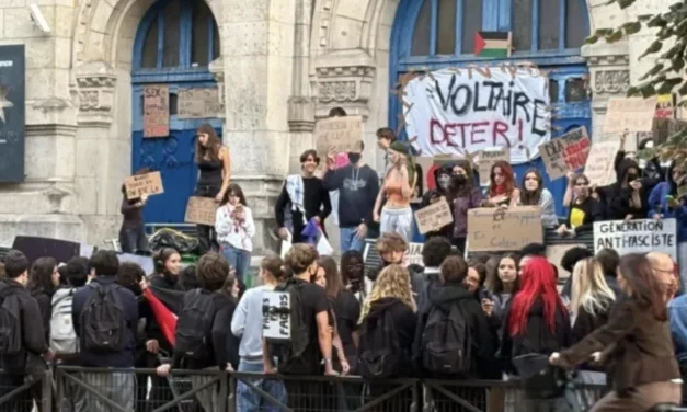 Francia, gli studenti chiedono futuro. Il governo presenta il conto ai genitori